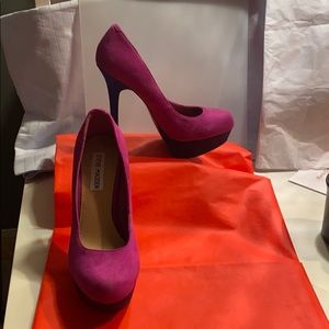 Women’s shoes, never worn Steve Madden.